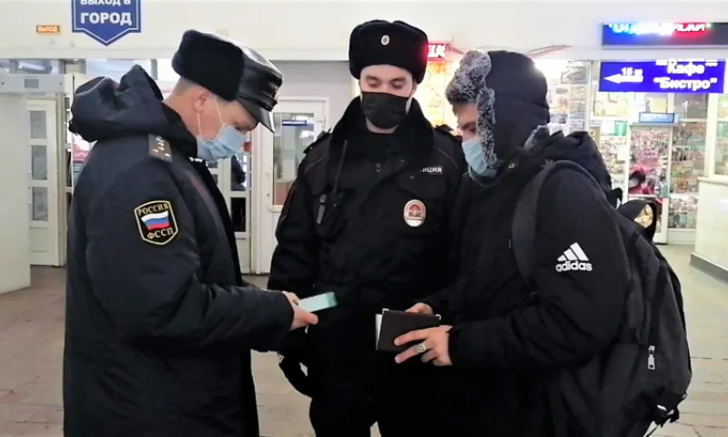 57 должников выявили транспортные полицейские в ходе рейда по барнаульским вокзалам и аэропорту