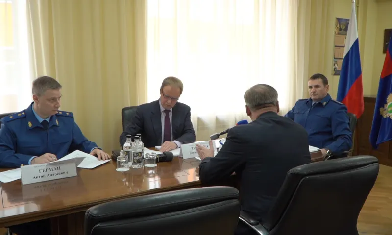 Неработающий ФОК и проблемы водоснабжения: с какими вопросами обратились жители Алтайского края к заместителю генпрокурора России