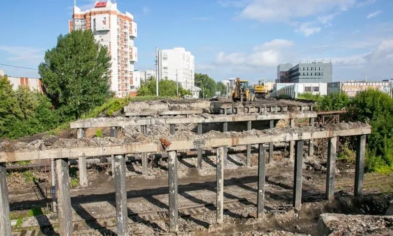 На Новом рынке в Барнауле завершили демонтаж трехпролетного путепровода