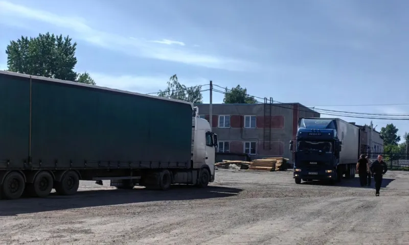 Партию автомобилей отправили в зону СВО из Алтайского края
