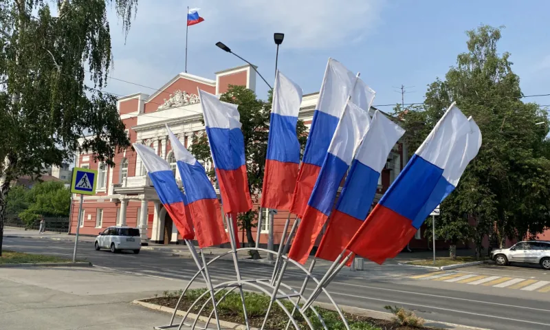 Краевую столицу украсили ко Дню России