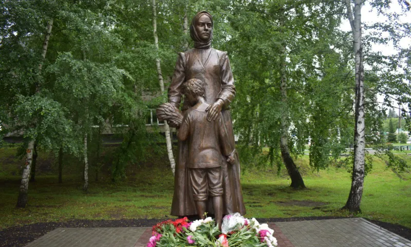 Полиция вычислила повредивших Мемориал Славы и памятник труженикам тыла на Алтае