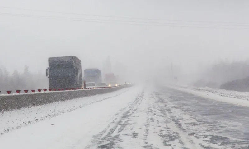 Движение большегрузного и пассажирского транспорта ограничили в Алтайском крае
