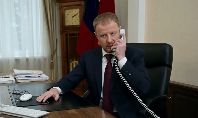 Губернатор Виктор Томенко раскритиковал власти Ярового за безответственное отношение к организации отопительного сезона