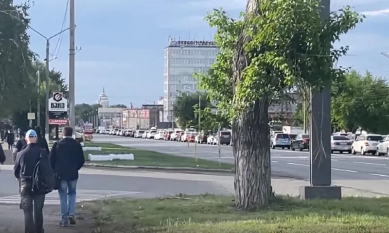 Двухкилометровый затор образовался на дорогах из-за перекрытия моста в Барнауле