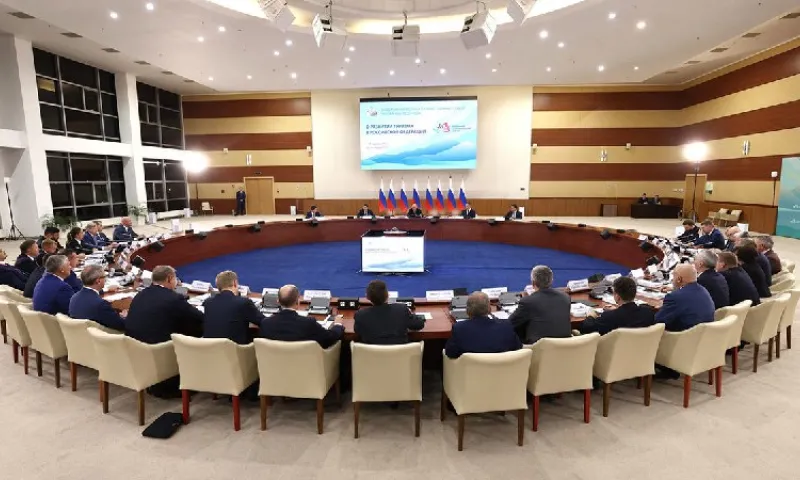 Виктор Томенко выступил с предложениями по улучшению кадрового обеспечения сферы туризма на заседании президиума Госсовета