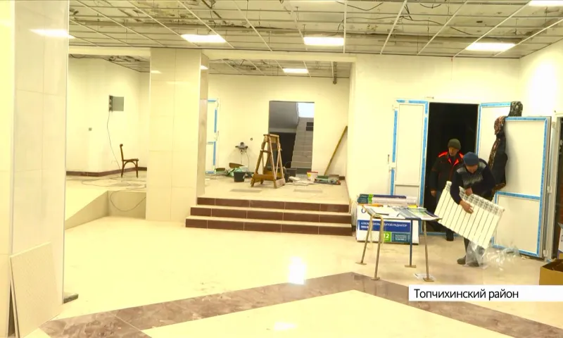 В Топчихе завершают капитальный ремонт Центрального дома культуры
