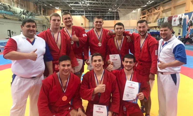 37 медалей завоевали алтайские спортсмены на чемпионате и первенстве Сибири по самбо