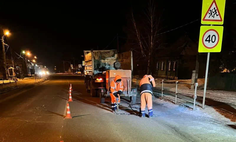 Ремонт дорог холодным асфальтом продолжается в Барнауле