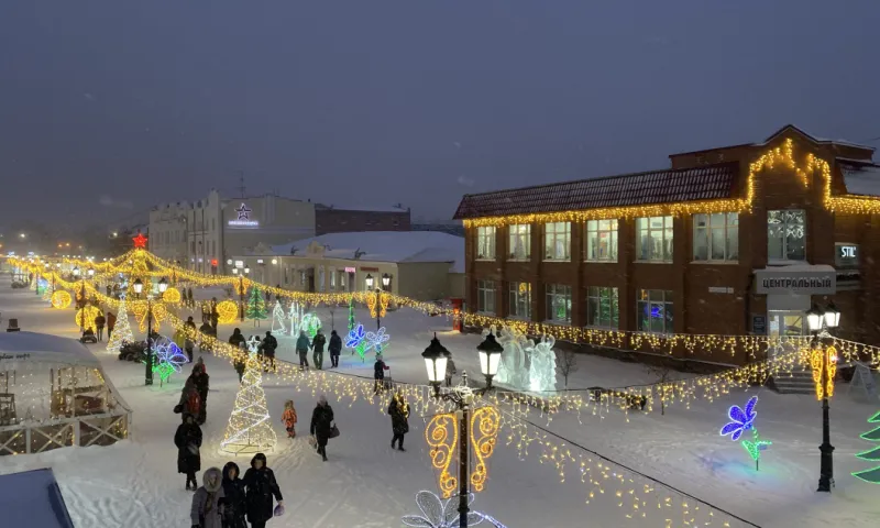 Новогодний городок достроили в Барнауле