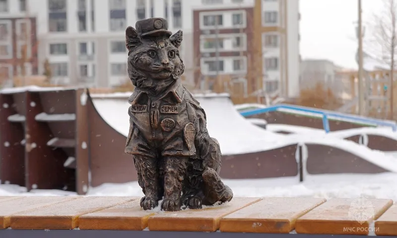 Памятник коту-пожарному установили в Сибири