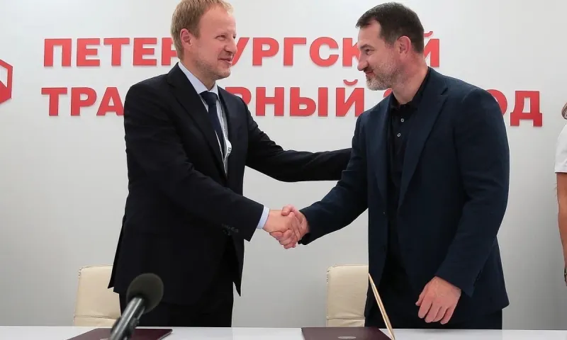 Виктор Томенко подписал соглашение о социально-экономическом партнерстве с Петербургским тракторным заводом