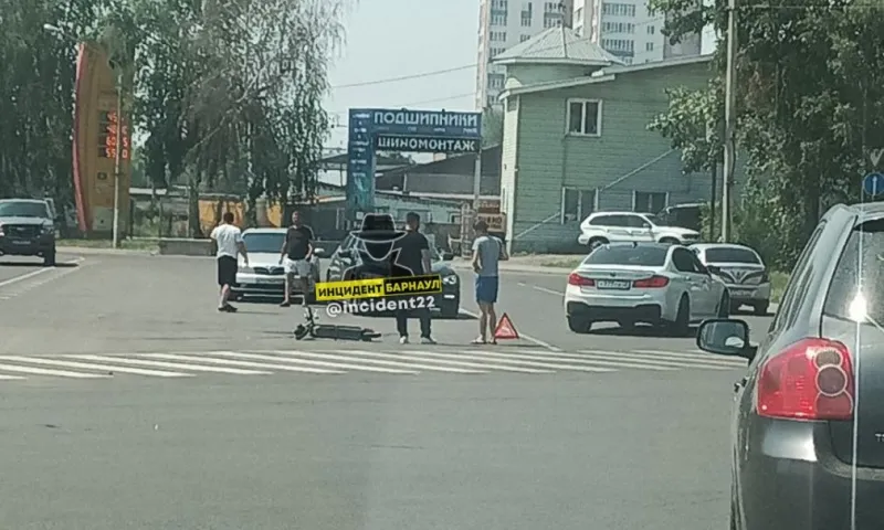 Девушку на самокате сбили в Барнауле