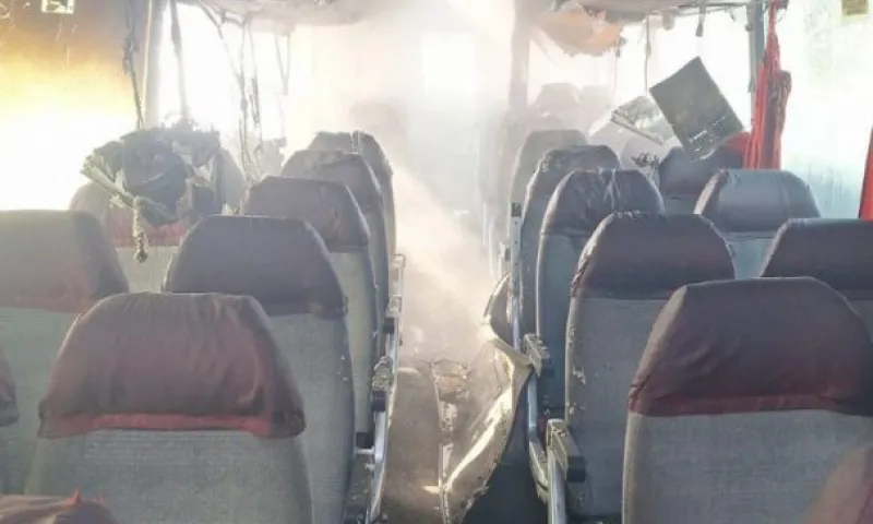 Пассажирский автобус, следовавший из Барнаула в Бийск, загорелся на Правобережном тракте