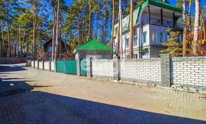 Коттедж в европейском стиле продают за 26 млн в Барнауле