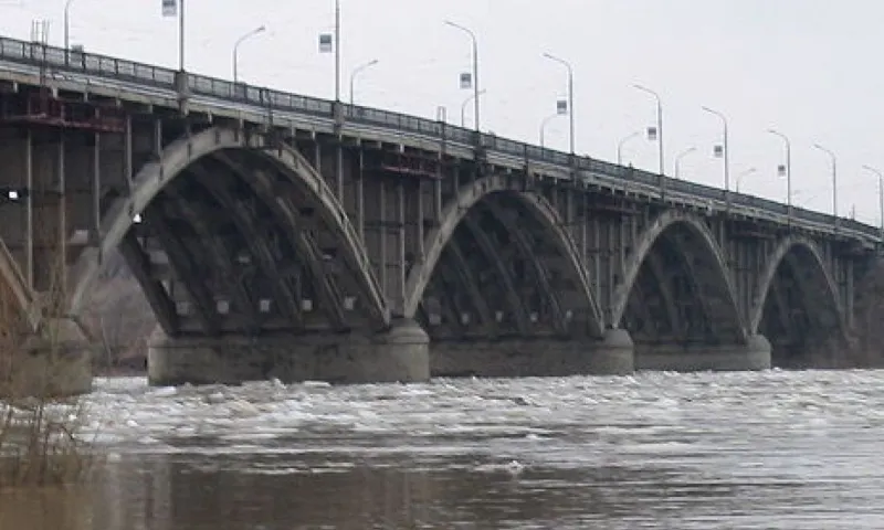 Коммунальный мост в Бийске продолжит работать во время ремонта