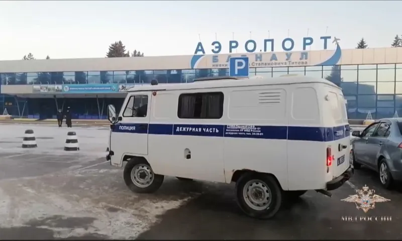 Пьяный пассажир ударил бортпроводника самолёта рейса «Москва – Барнаул»