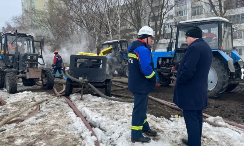 Повреждение теплосети устранили в Барнауле