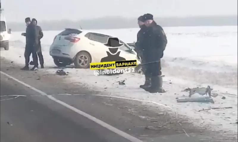 Жесткое ДТП с КамАЗом произошло на трассе Алтайского края