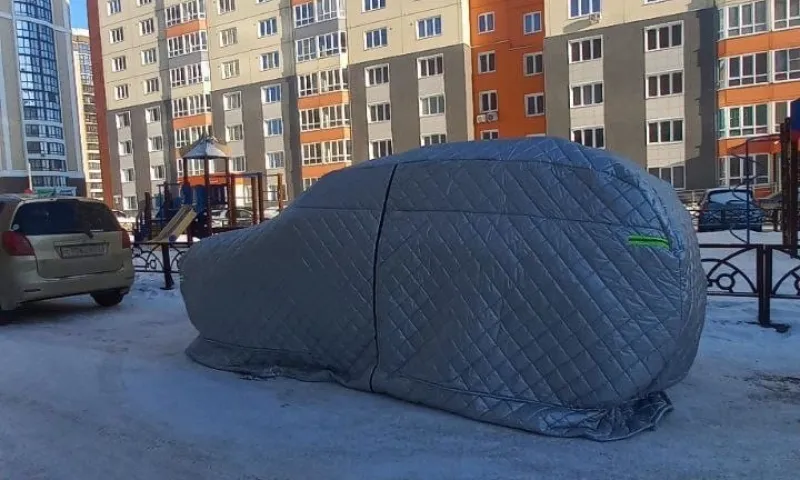 Автомобиль в утепленной «шубке» заметили барнаульцы