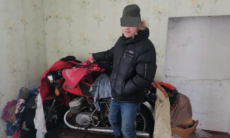 Мужчина украл мотоцикл соседки, чтобы ездить на нем самому в Топчихинском районе