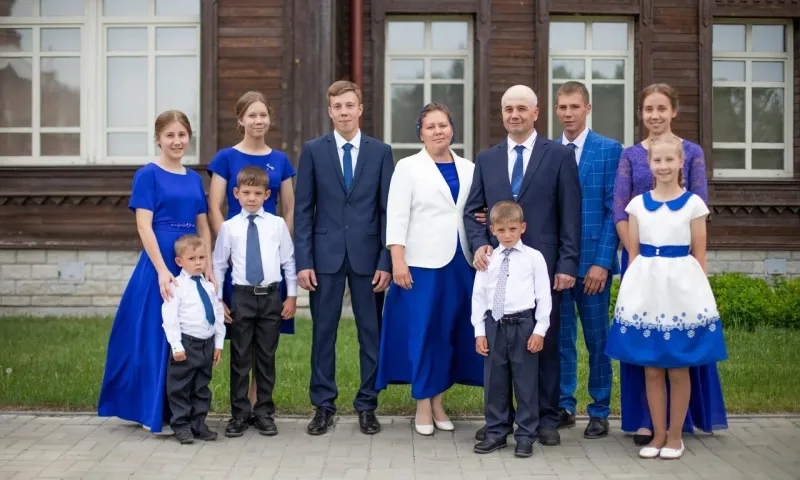 Многодетную семью из Алтайского края наградили орденом «Родительская слава»