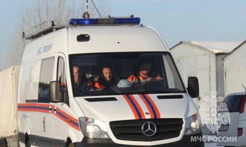 Спасатели вытащили палец мальчика из ремня безопасности в Барнауле