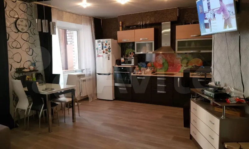 Квартиру с большим оружейным сейфом продают в Барнауле