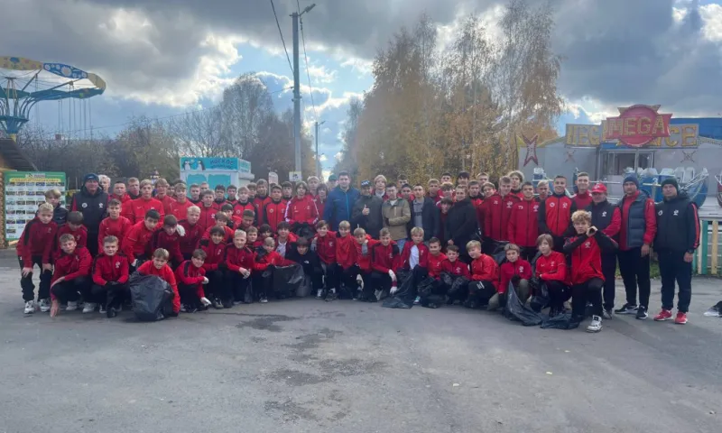 Субботник в бывшем парке им. Ленина прошёл в Барнауле