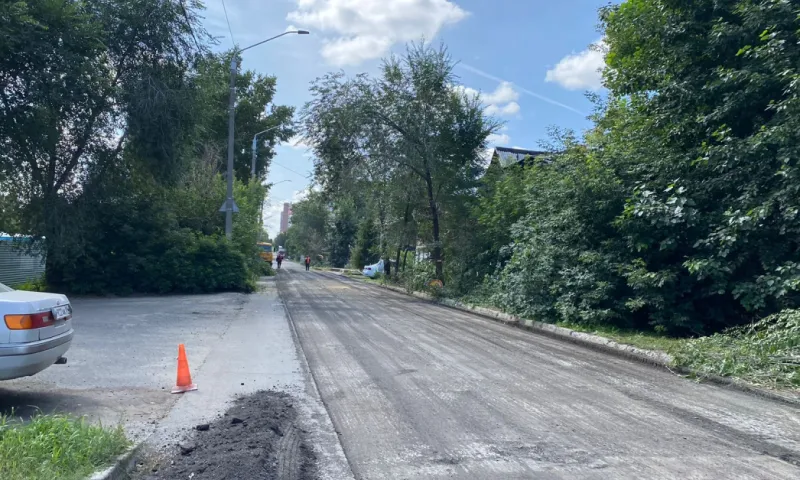 Ещё одну дорогу начали ремонтировать в Барнауле
