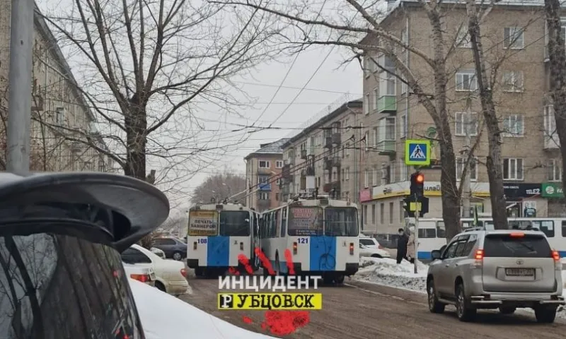 Два троллейбуса столкнулись в Рубцовске
