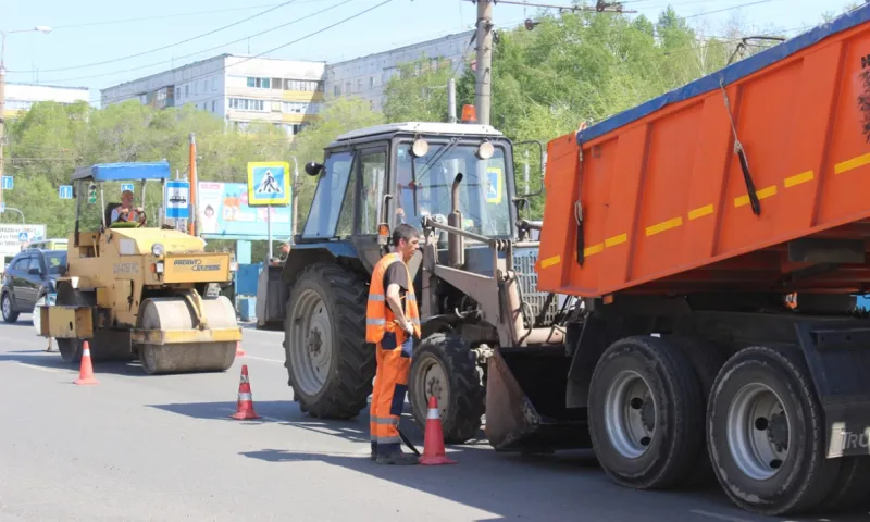 В Барнауле дорожники выполняют текущий ремонт улицы Попова