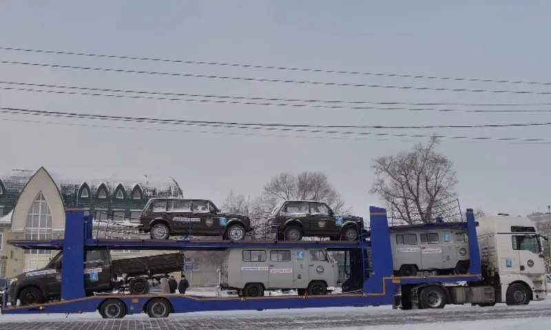 Автовоз со спецтехникой отправили из Барнаула в зону проведения специальной военной операции
