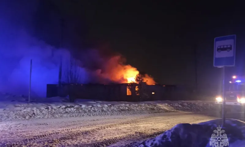 На пожаре в Барнауле спасен человек