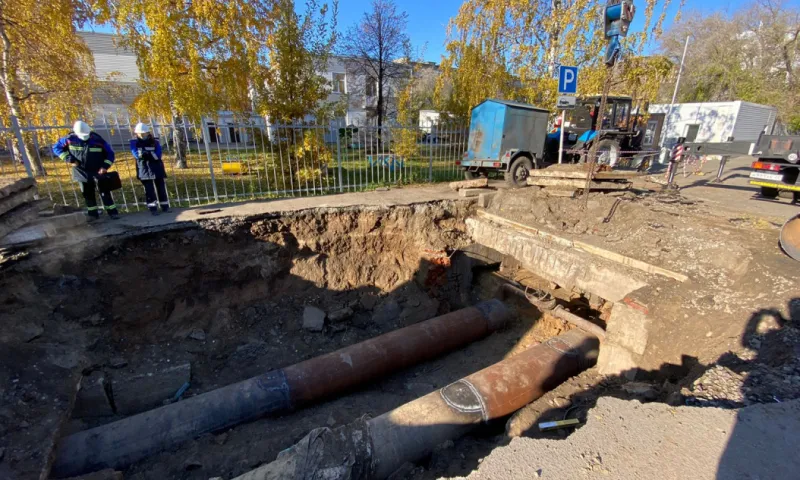 Тепло вернулось в дома горожан: в Барнауле устранили повреждения на трубопроводе на улице Деповской