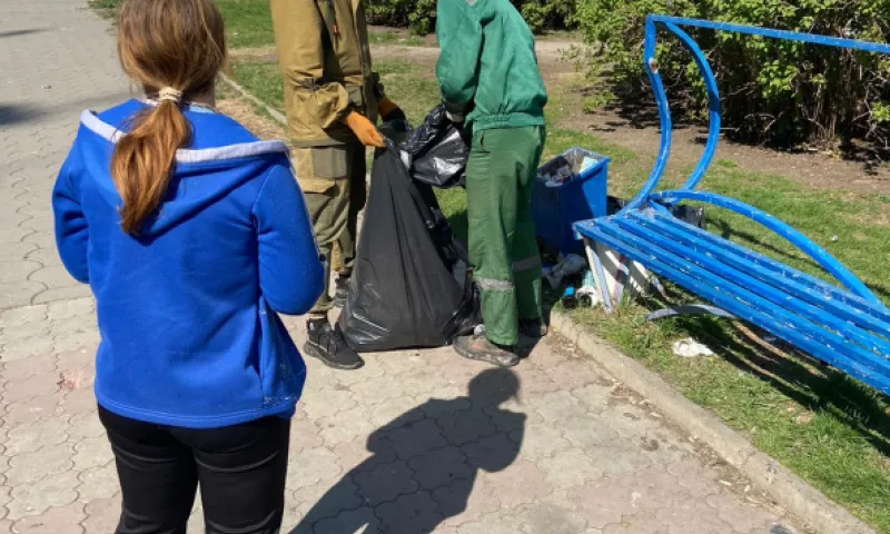 В Барнауле очистили от мусора Сиреневый бульвар