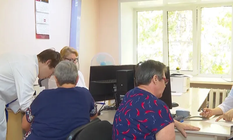 В 18 районах Алтайского края работают мобильные бригады для пенсионеров