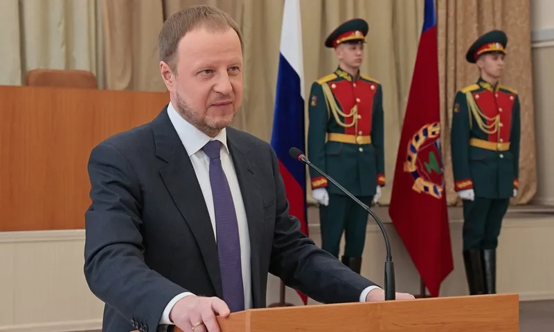 Губернатор Виктор Томенко вручил жителям Алтайского края государственные и краевые награды