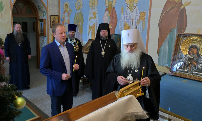 Губернатор Алтайского края Виктор Томенко и митрополит Барнаульский и Алтайский Сергий поздравили православных с Рождеством Христовым