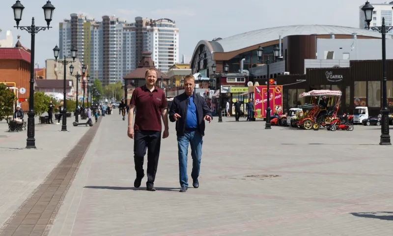 Губернатор Виктор Томенко прогулялся с главой Барнаула и оценил ход благоустройства города