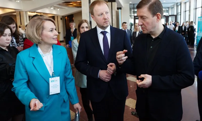 Виктор Томенко и Андрей Турчак поприветствовали участников III Съезда социальных работников Сибири