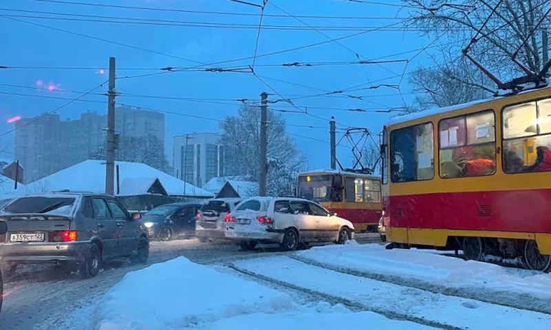 Дорожная служба Барнаула будет работать в режиме повышенной готовности в ночь на 17 ноября