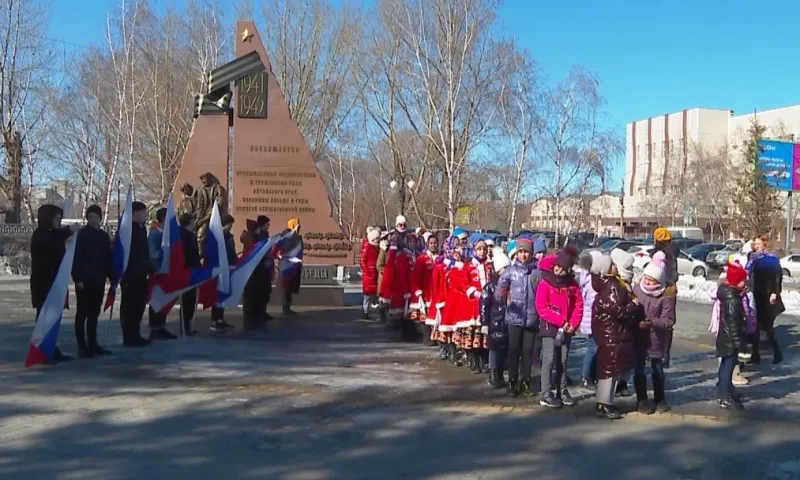 У Краевого дворца молодёжи в Барнауле прошёл концерт в честь Крымской весны