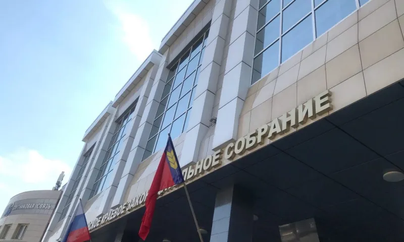 Председатель АКЗС Александр Романенко подвёл итоги обсуждения отчёта губернатора Виктора Томенко