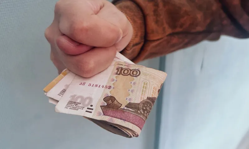Мечта разбогатеть привела 22-летнего рубцовчанина к долгам