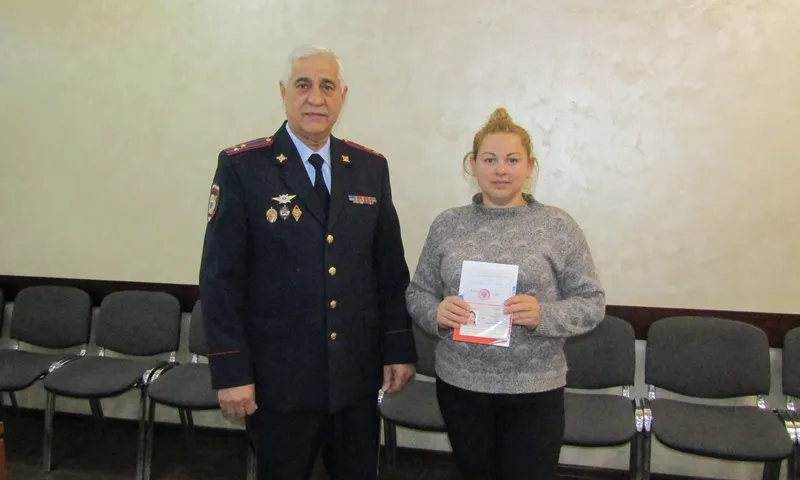 Жителям ЛНР и Херсонской области вручили паспорта граждан Российской Федерации в Алтайском крае