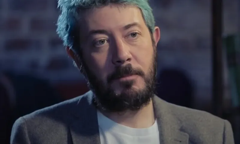 Стало известно, почему Артемий Лебедев требует миллион с алтайской компании
