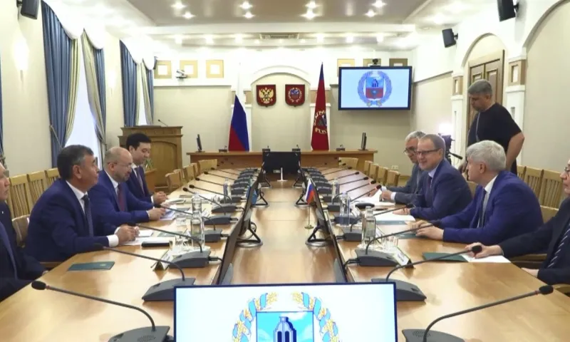 Губернатор Алтайского края встретился с Чрезвычайным и Полномочным Послом Республики Казахстан в России