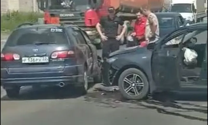 Два легковых автомобиля столкнулись в Барнауле