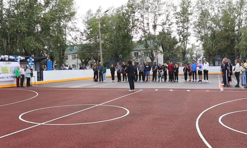 Новую многофункциональную хоккейную коробку торжественно открыли в Бурлинском районе 